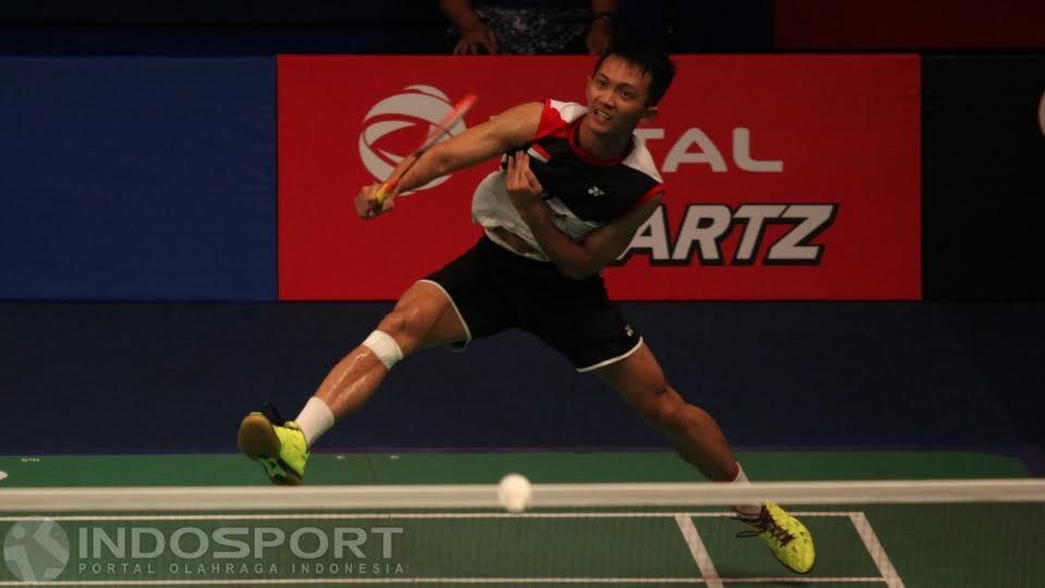 Ihsan Maulana Mustofa sedang melakukan smes. Copyright: © Herry Ibrahim/Indosport